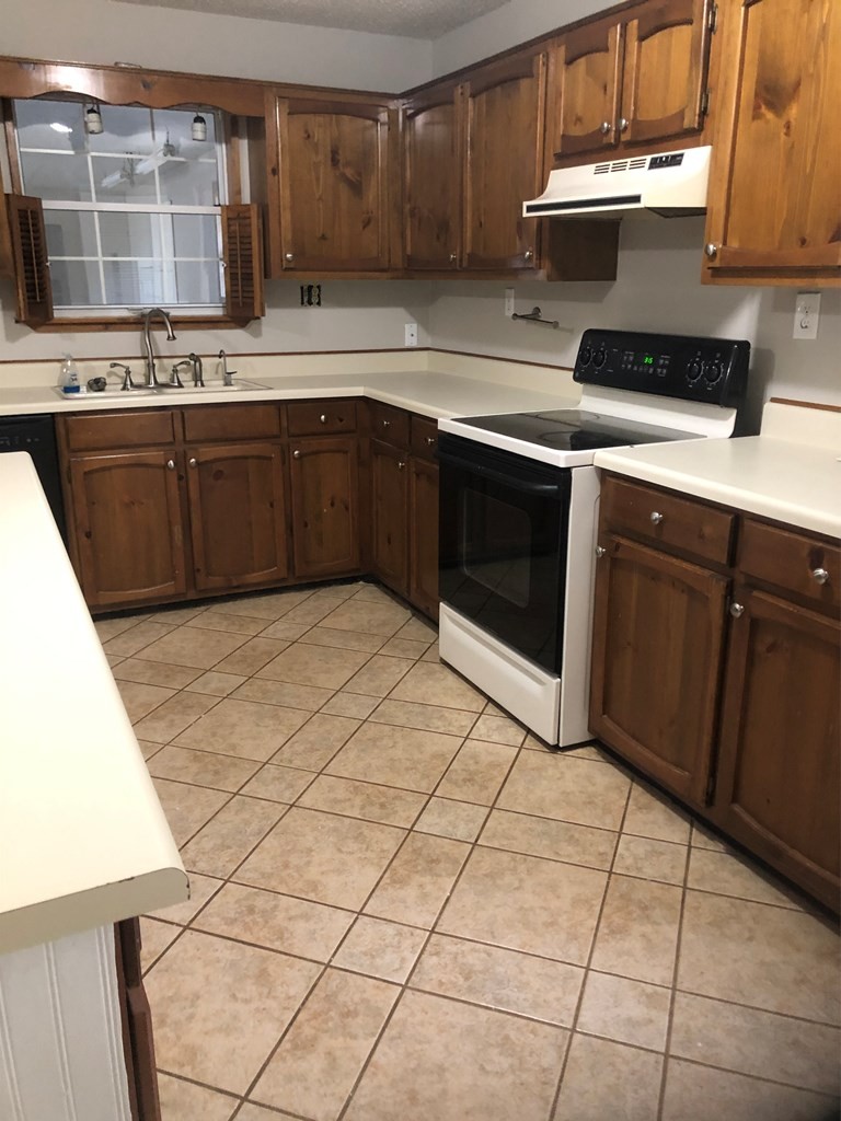 161 East Armuchee Road LaFayette, GA 30728 - Photo 9 of 20 a kitchen with stainless steel appliances granite countertop a stove a sink and a microwave