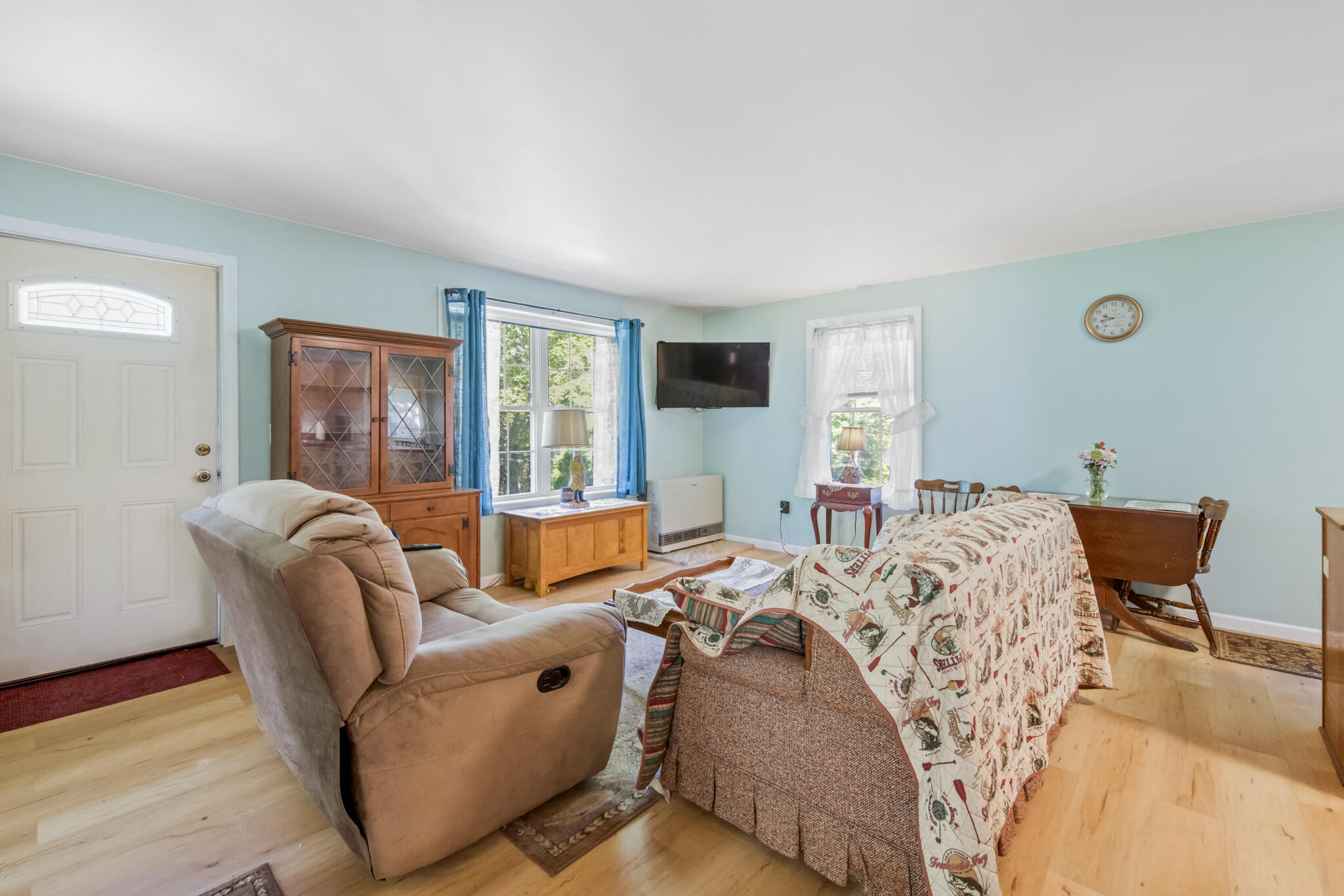 208 Upper Dedham Road Dedham, ME 04429 - Photo 16 of 56 livingroom