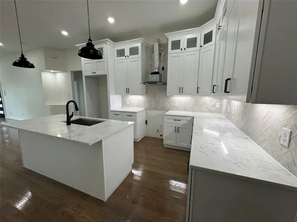 $2,999 | 923 Adele Street, Houston, TX 77009