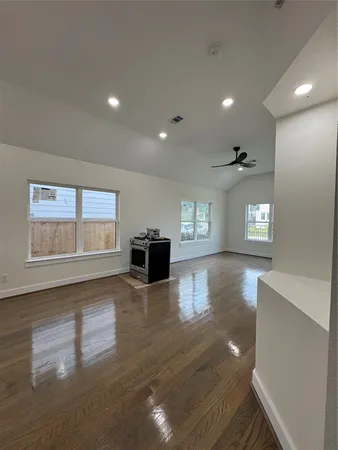 $2,999 | 923 Adele Street, Houston, TX 77009