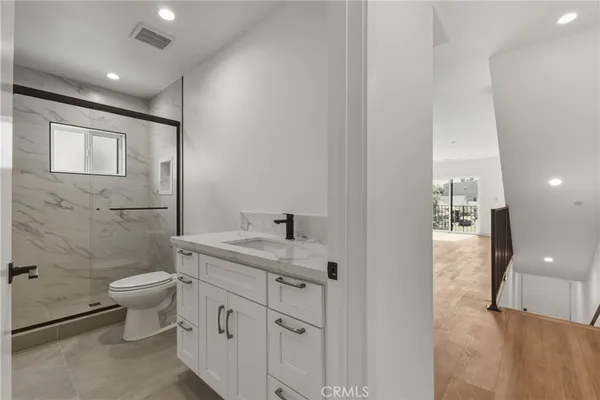$3,999 | 14165 Erwin Street, Valley Glen, CA 91401