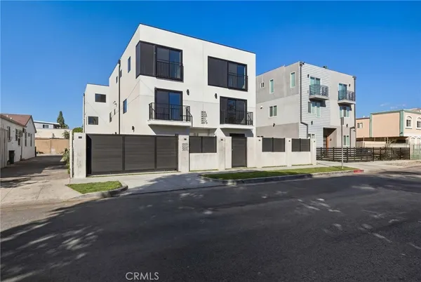 $3,999 | 14165 Erwin Street, Valley Glen, CA 91401
