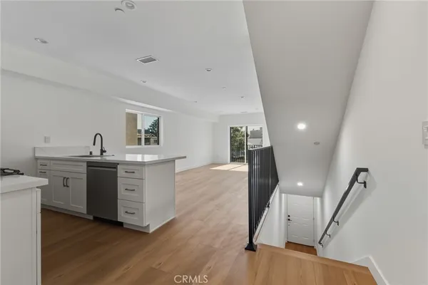 $3,999 | 14165 Erwin Street, Valley Glen, CA 91401