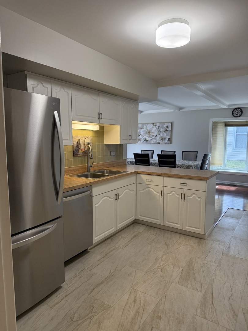 1419 Churchill Road Schaumburg, IL 60169 - Photo 8 of 15 Gallery Image 8