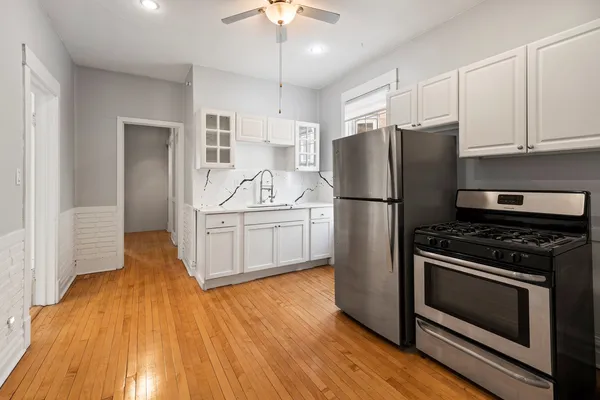 $2,000 | 3915 North Seeley Avenue, Unit 2, Chicago, IL 60618