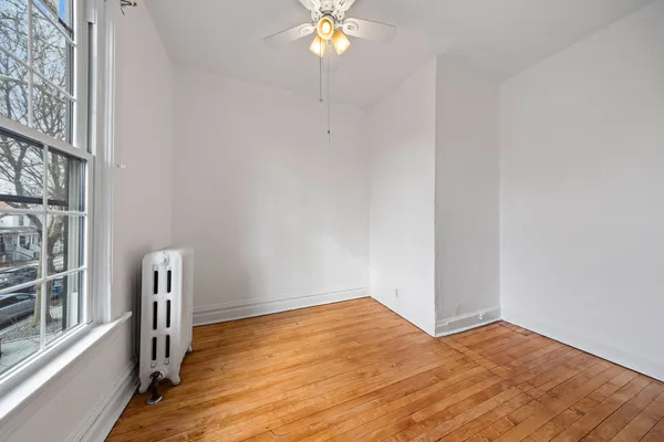 $2,000 | 3915 North Seeley Avenue, Unit 2, Chicago, IL 60618