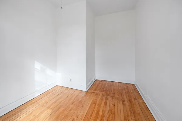 $2,000 | 3915 North Seeley Avenue, Unit 2, Chicago, IL 60618