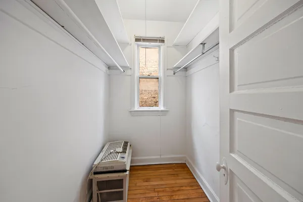 $2,000 | 3915 North Seeley Avenue, Unit 2, Chicago, IL 60618