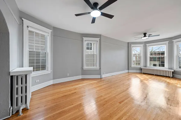 $2,000 | 3915 North Seeley Avenue, Unit 2, Chicago, IL 60618