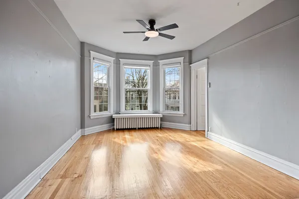 $2,000 | 3915 North Seeley Avenue, Unit 2, Chicago, IL 60618