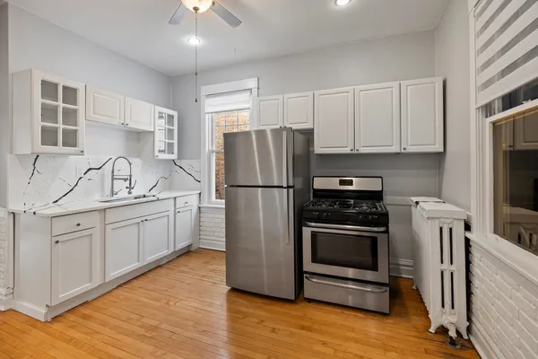 $2,000 | 3915 North Seeley Avenue, Unit 2, Chicago, IL 60618