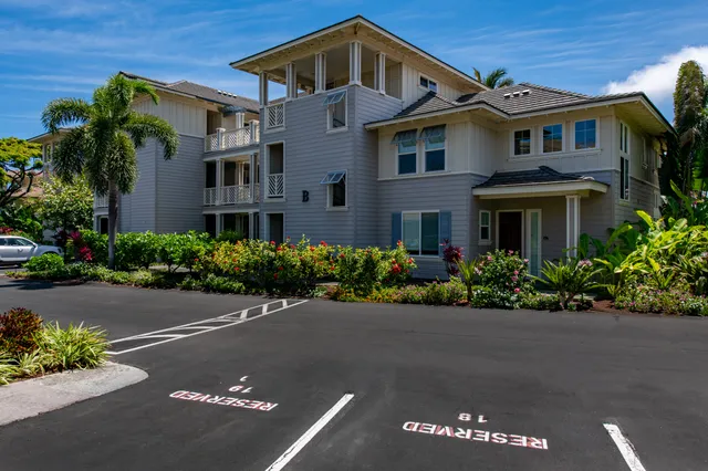 a view of residential houses with outdoor space