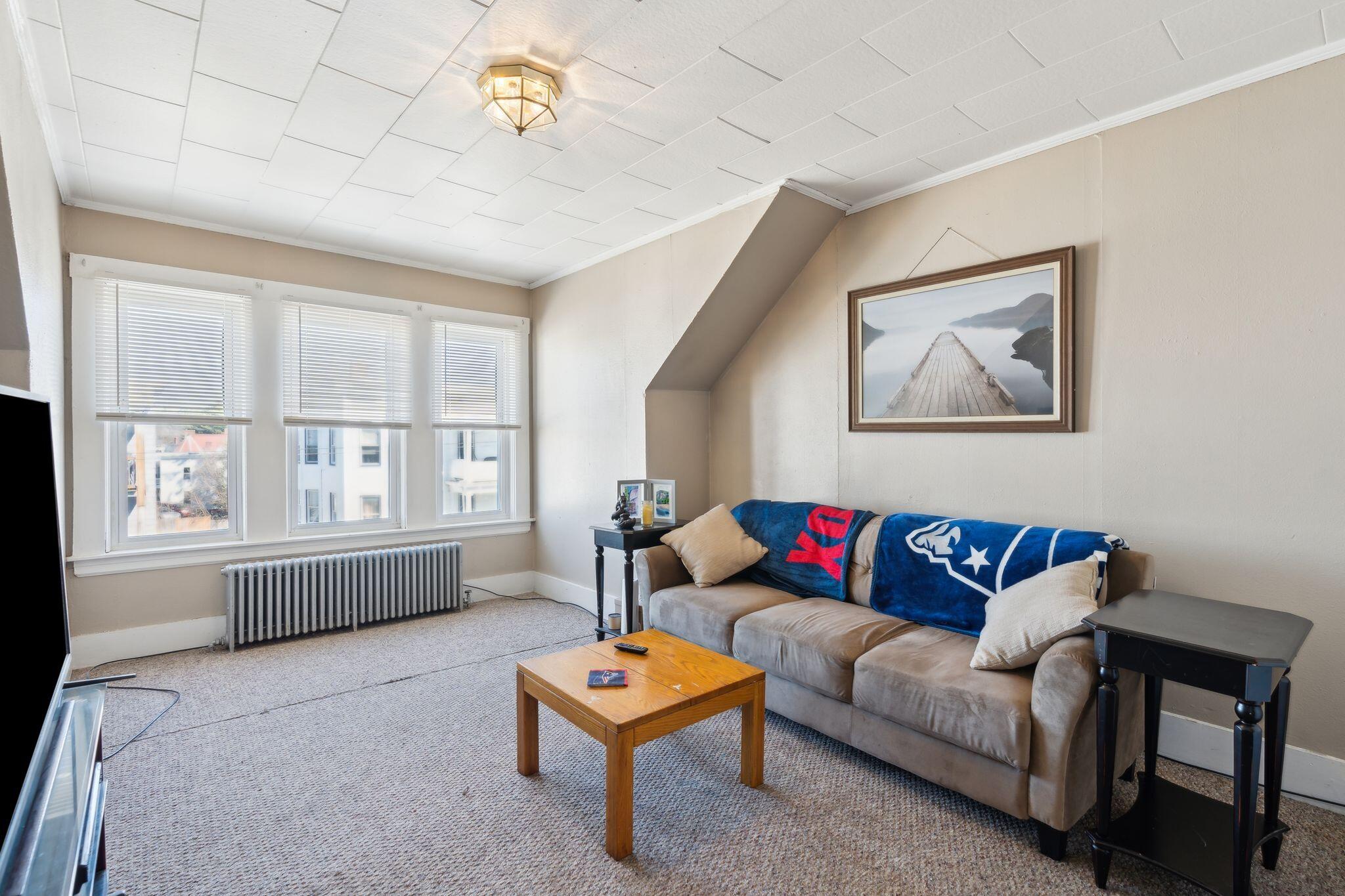 279 Pine Street Lewiston, ME 04240 - Photo 17 of 57 Third Floor Living Room