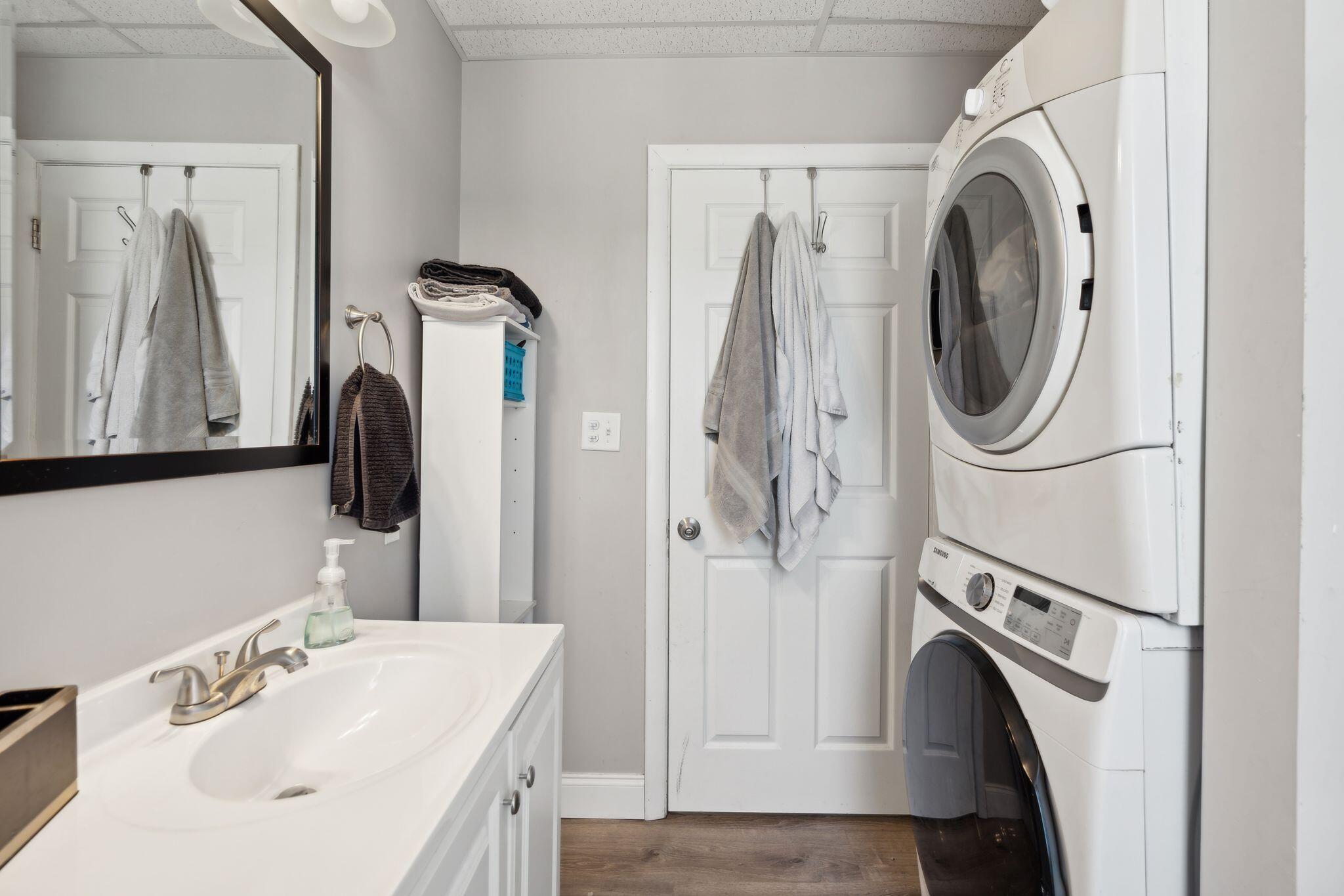 279 Pine Street Lewiston, ME 04240 - Photo 39 of 57 First Floor Bathroom