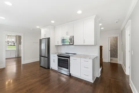 $1,175,000 | 1111 A Graybar Lane, Nashville, TN 37204