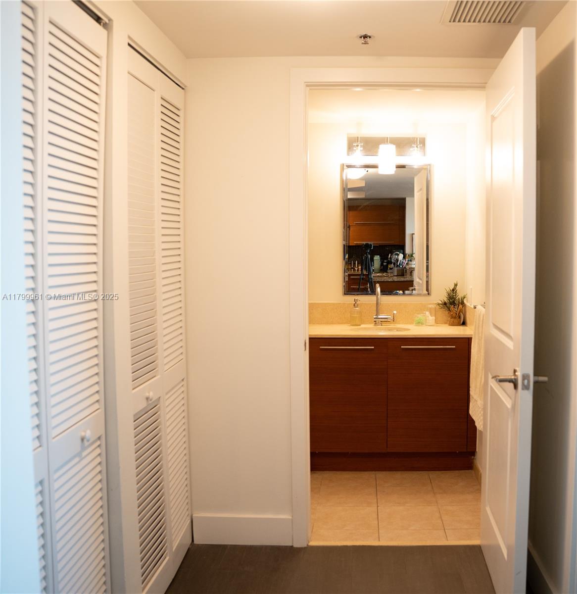 2681 North Flamingo Road, Unit 1206S Sunrise, FL 33323 - Photo 20 of 27 a en suite bathroom with a sink and a mirror