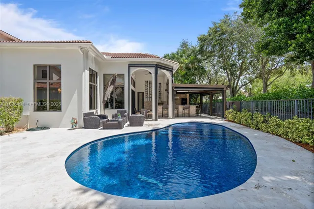 a view of a back yard of the house