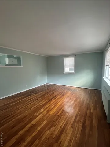 a view of empty room with window