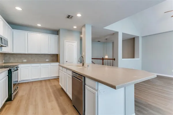 $2,900 | 3725 Vienna Street, Irving, TX 75038