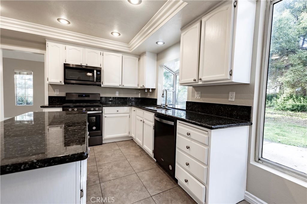 7740 Jack Rabbit Lane Highland, CA 92346 - Photo 18 of 41