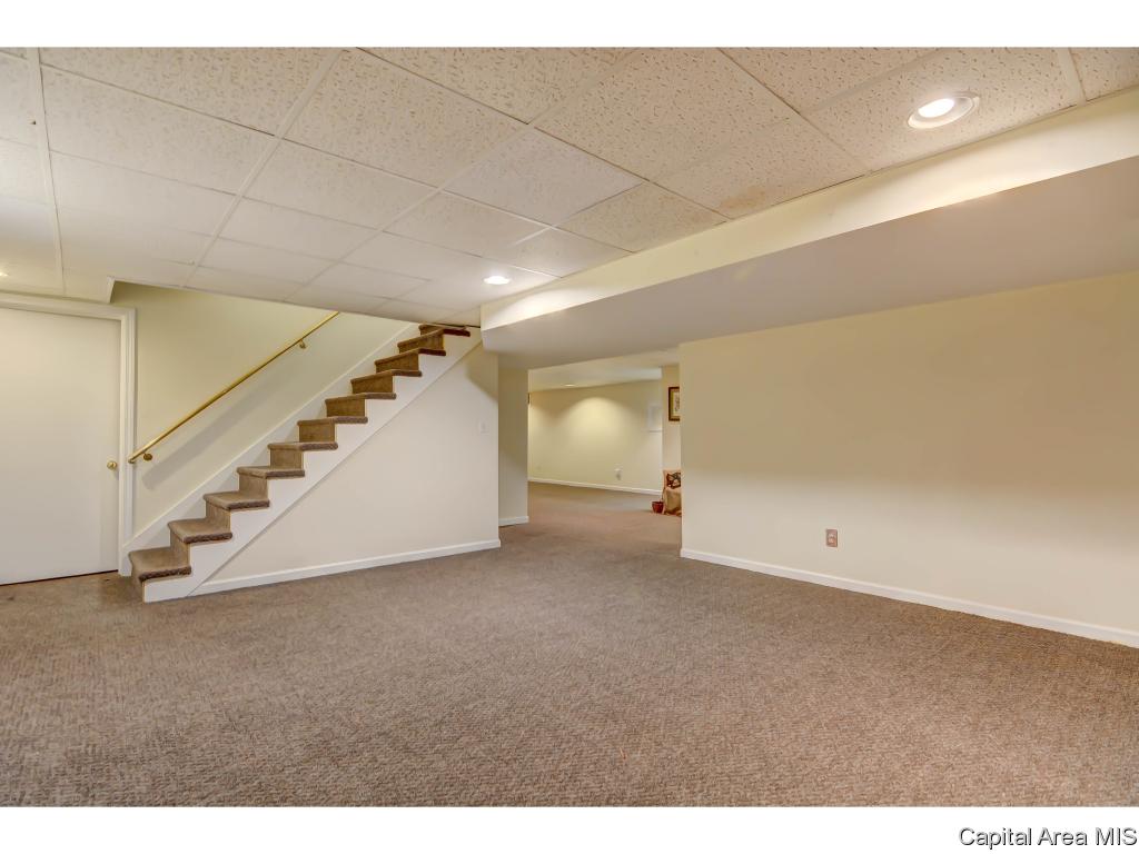 1715 South Illini Road Springfield, IL 62704 - Photo 25 of 36