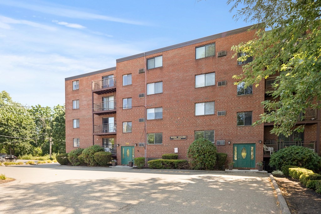 295 Main Street, Unit 3 Reading, MA 01867 - Photo 12 of 17 Gallery Image 12