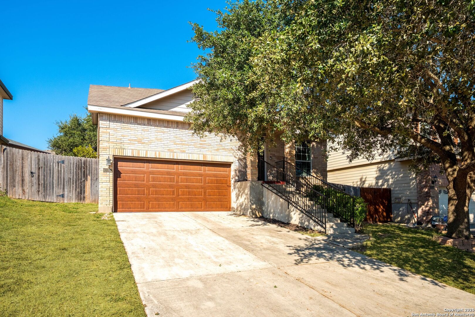 10611 Apple Spring Universal City, TX 78148 - Photo 3 of 29 a front view of house with yard