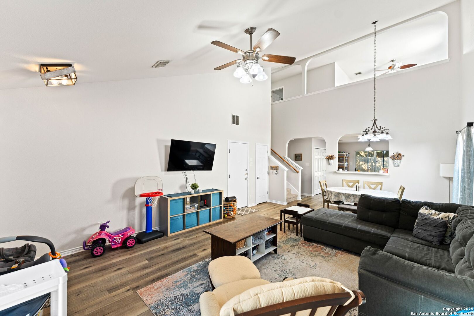 10611 Apple Spring Universal City, TX 78148 - Photo 5 of 29 a living room with furniture and a flat screen tv