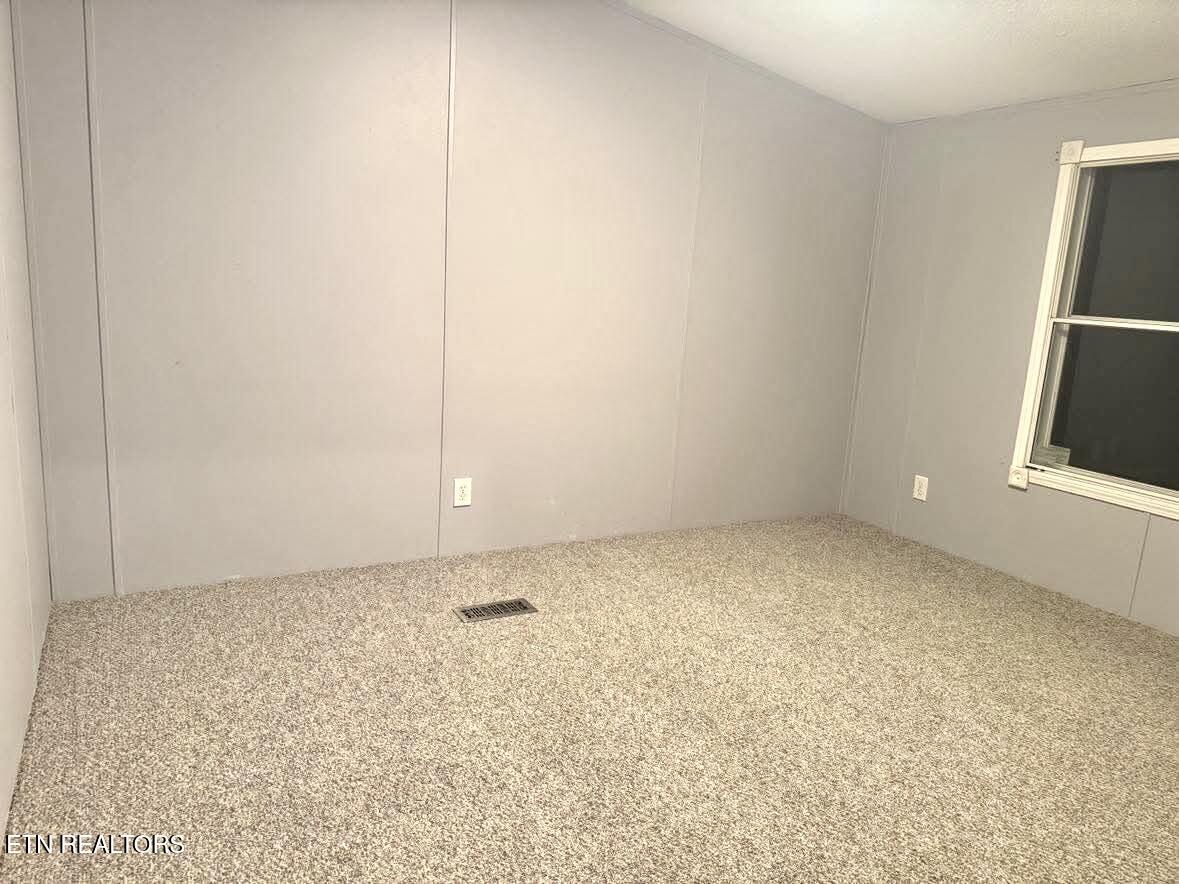 3200 Hubbard Road Loudon, TN 37774 - Photo 30 of 36 Guest bed