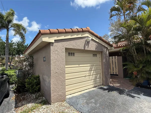 $400,000 | 103 Tweedbrook Lane, Hollywood, FL 33021