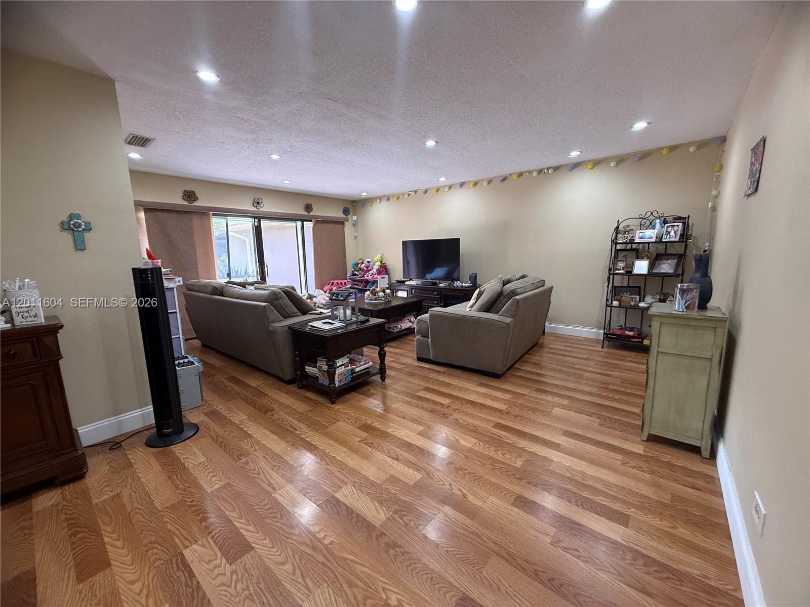 103 Tweedbrook Lane, Unit 101 Hollywood, FL 33021 - Photo 3 of 19