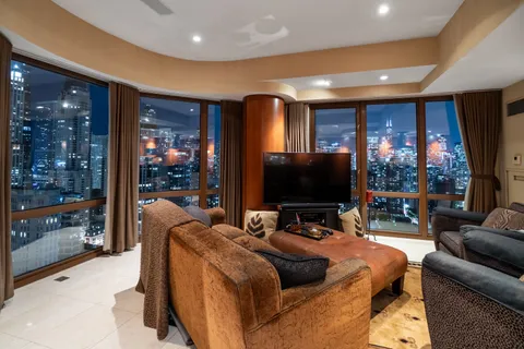 $3,000,000 | 111 West Maple Street, Unit 34023404, Chicago, IL 60610