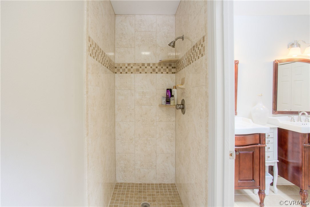 13641 Glendower Road Midlothian, VA 23113 - Photo 27 of 38 a bathroom with a shower