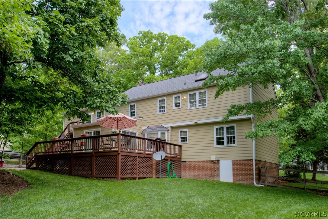 13641 Glendower Road Midlothian, VA 23113 - Photo 37 of 38 a backyard of a house with table and chairs plants and large tree