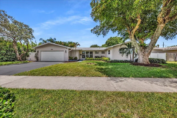 $739,900 | 611 North Highland Drive, Hollywood, FL 33021