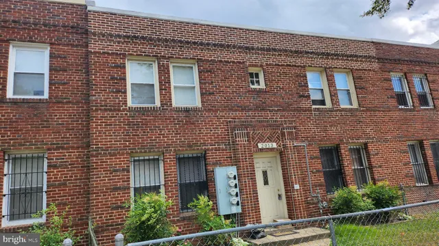 $825,000 | 2013 I Street Northeast, Washington, DC 20002