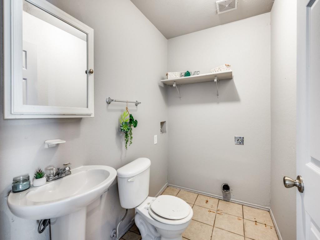 2325 Donalee Street, Unit 2325 Fort Worth, TX 76105 - Photo 8 of 13 a bathroom with a sink toilet and a mirror