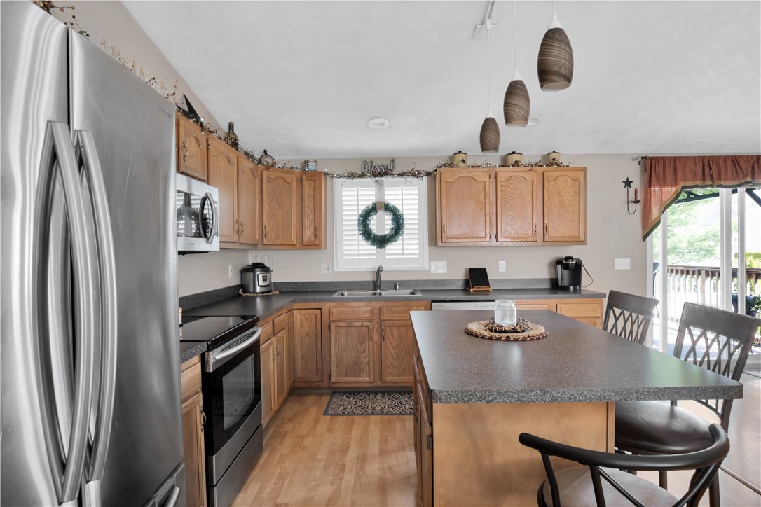 98 Getchell Avenue Woonsocket, RI 02895 - Photo 4 of 22