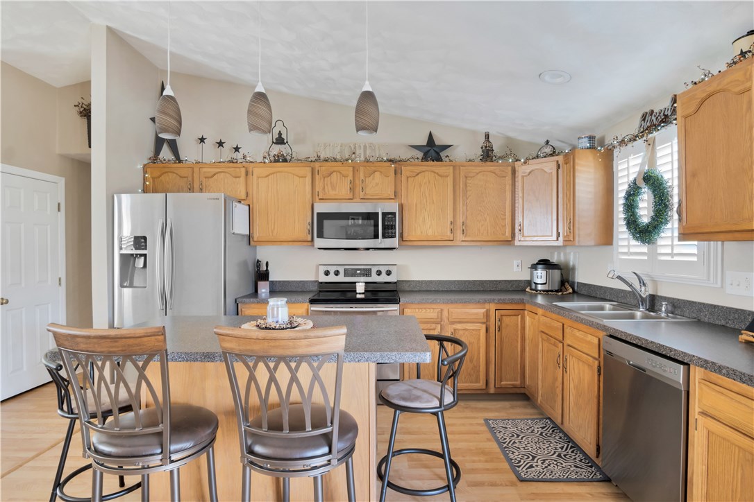 98 Getchell Avenue Woonsocket, RI 02895 - Photo 5 of 22