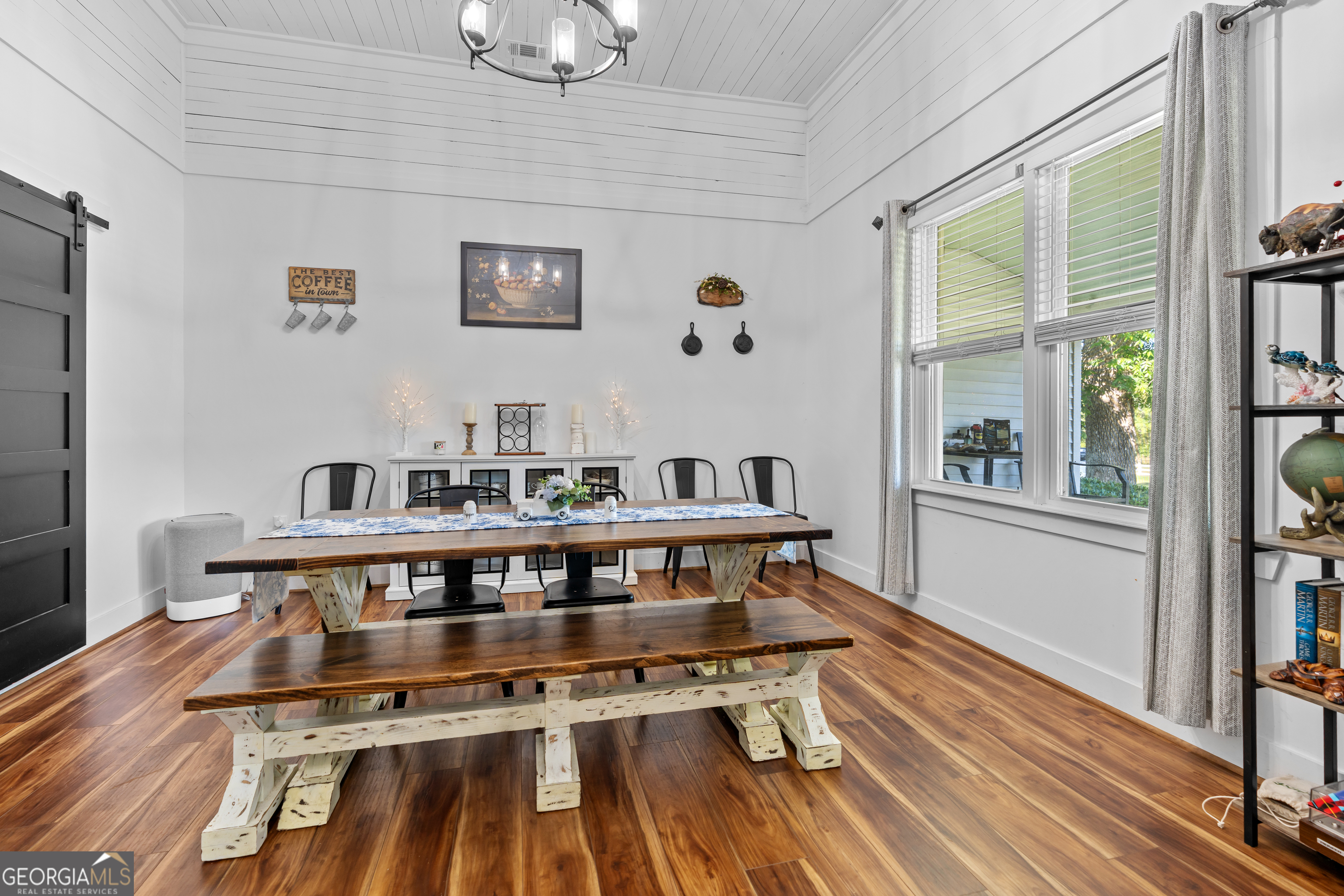 5065 10 Mile Road Baxley, GA 31513 - Photo 11 of 70 a living room with a table chairs and wooden floor