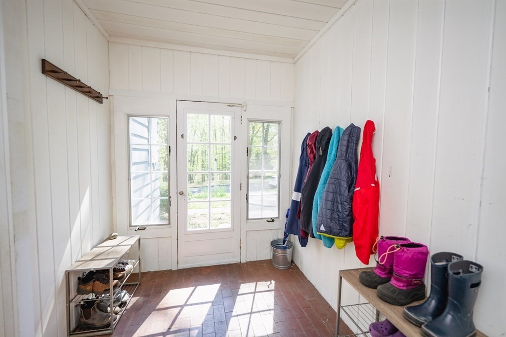 35 Fox Farms Road Northampton, MA 01062 - Photo 3 of 38 Gallery Image 3