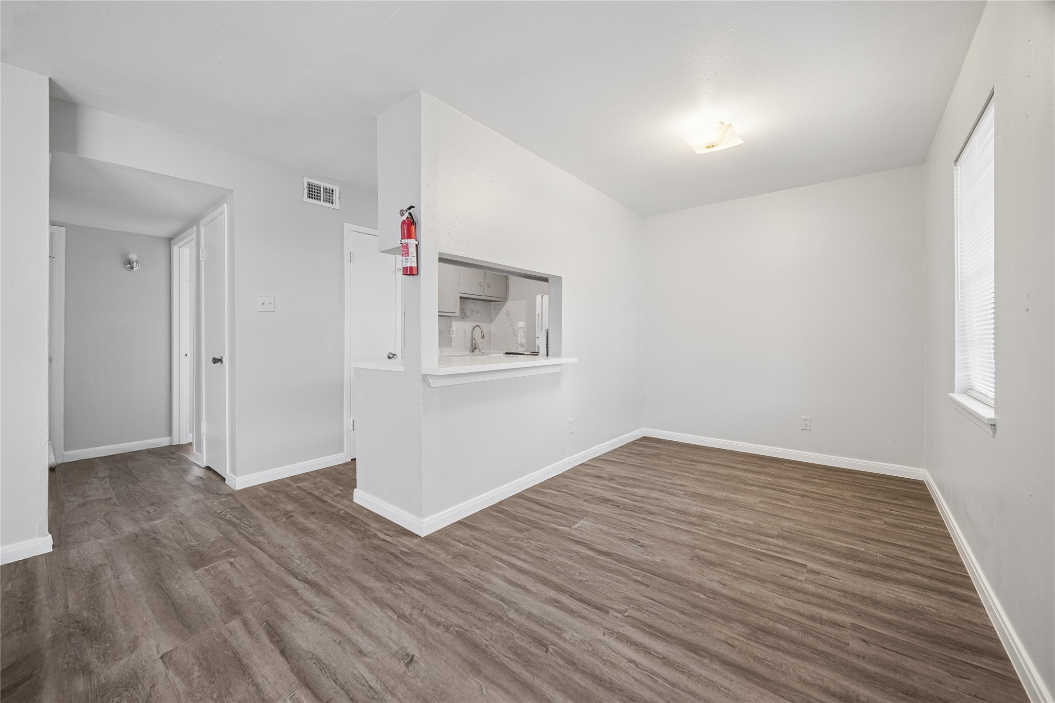 1716 Crownover Road, Unit 22 Houston, TX 77080 - Photo 4 of 10 living room #3