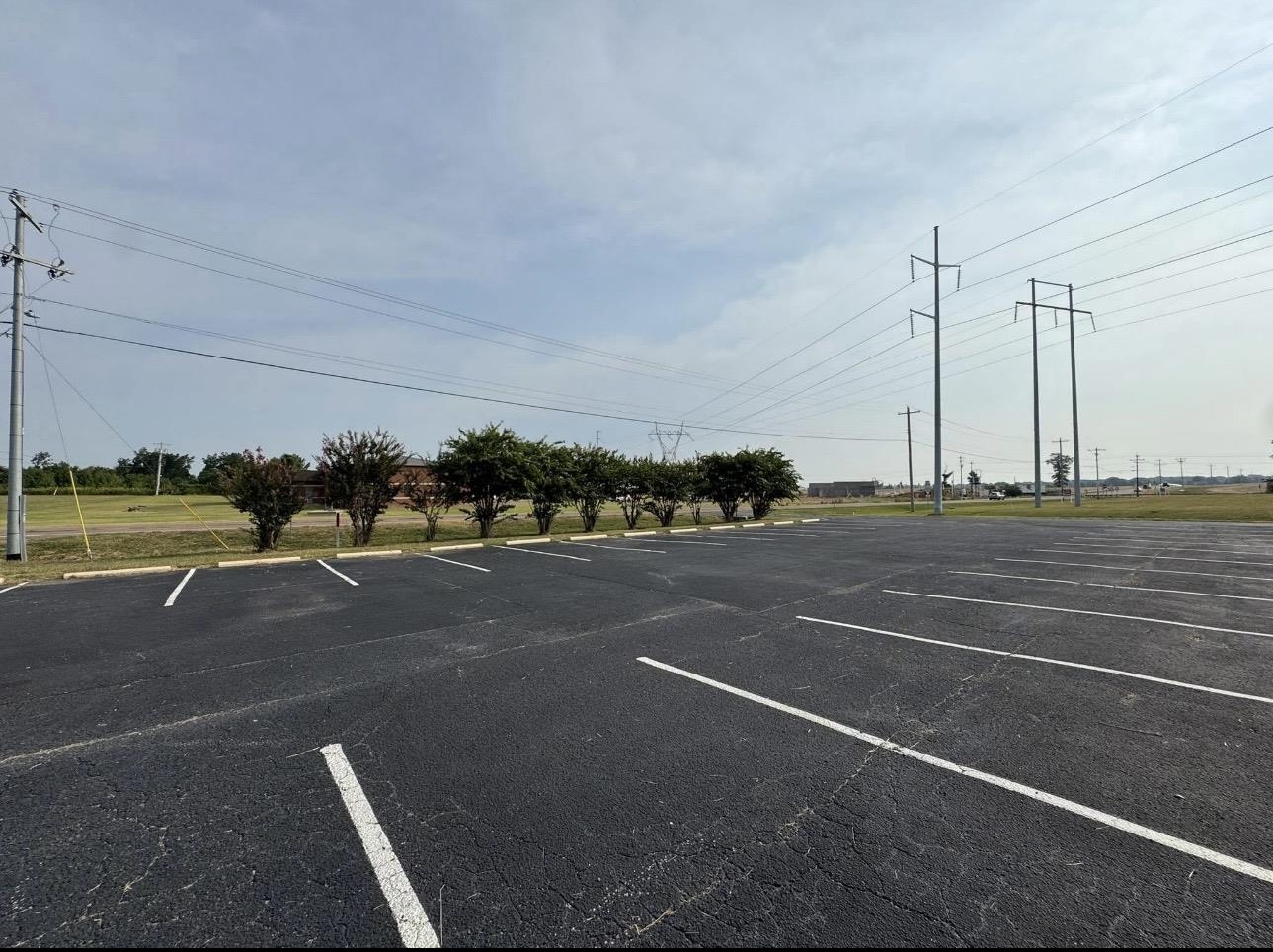 4709 Mueller Brass Road Covington, TN 38019 - Photo 2 of 10 a view of a tennis court with fan