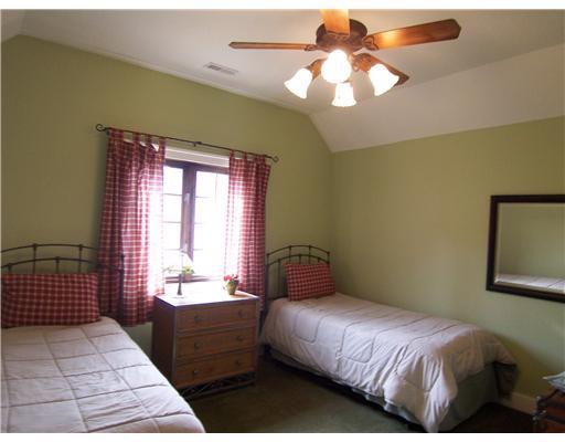 296 McCombs Road Venetia, PA 15367 - Photo 13 of 18 Bedroom. A perfect room for the kids!