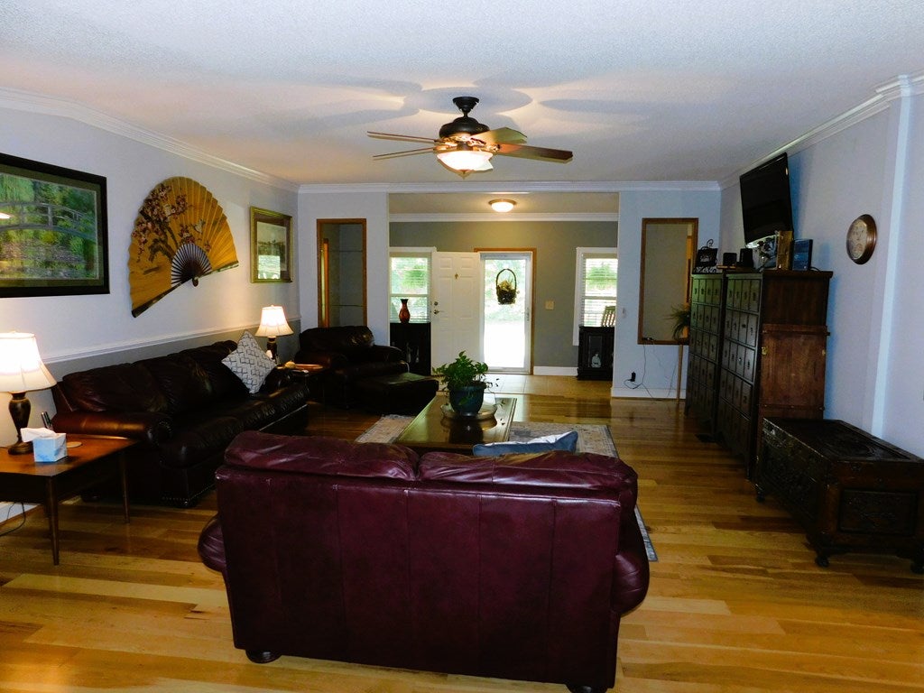 3152 Beulah Road Nathalie, VA 24577 - Photo 12 of 75 Living room