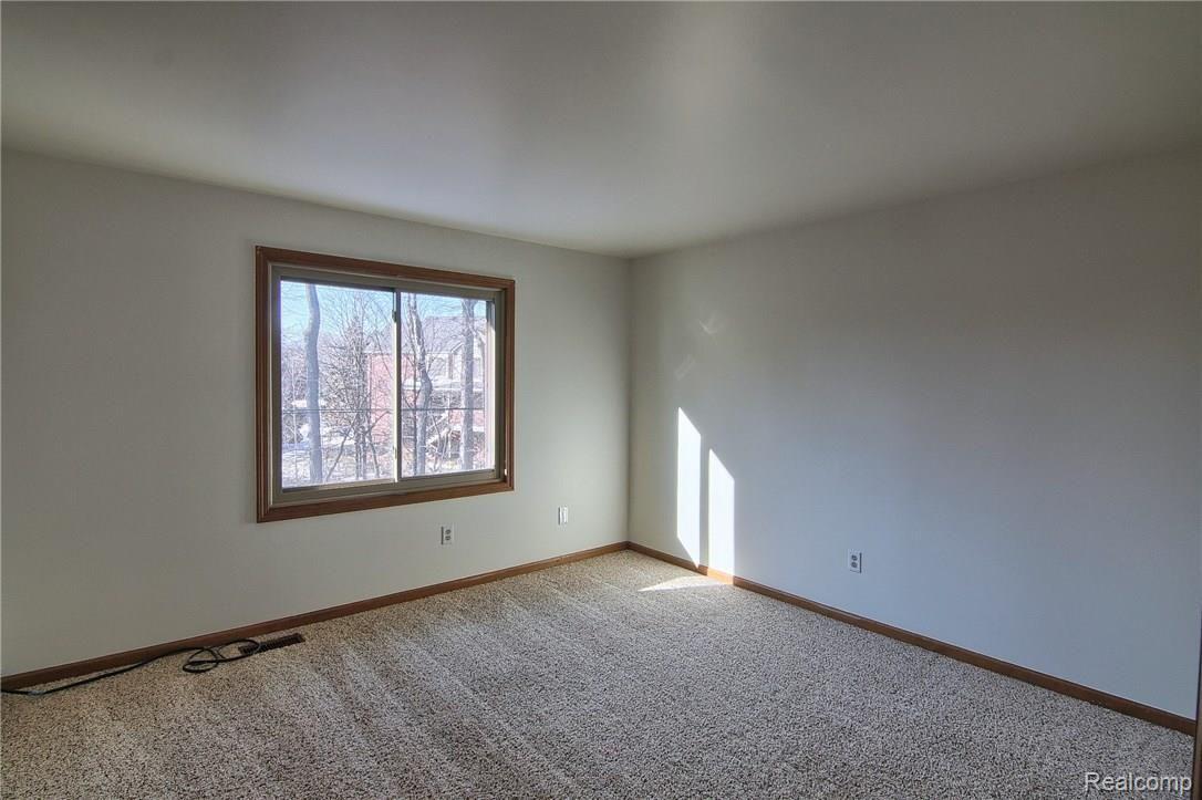 319 Old Ridge Court Rochester, MI 48309 - Photo 24 of 32 3rd_Bedroom.jpg