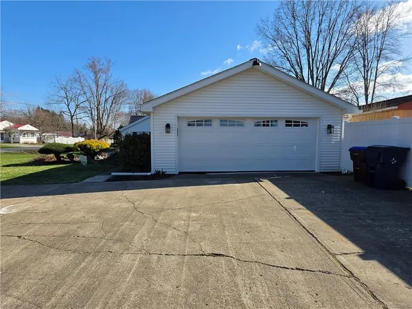 $565,000 | 11753 Oakview Road, Conneaut Lake, PA 16316