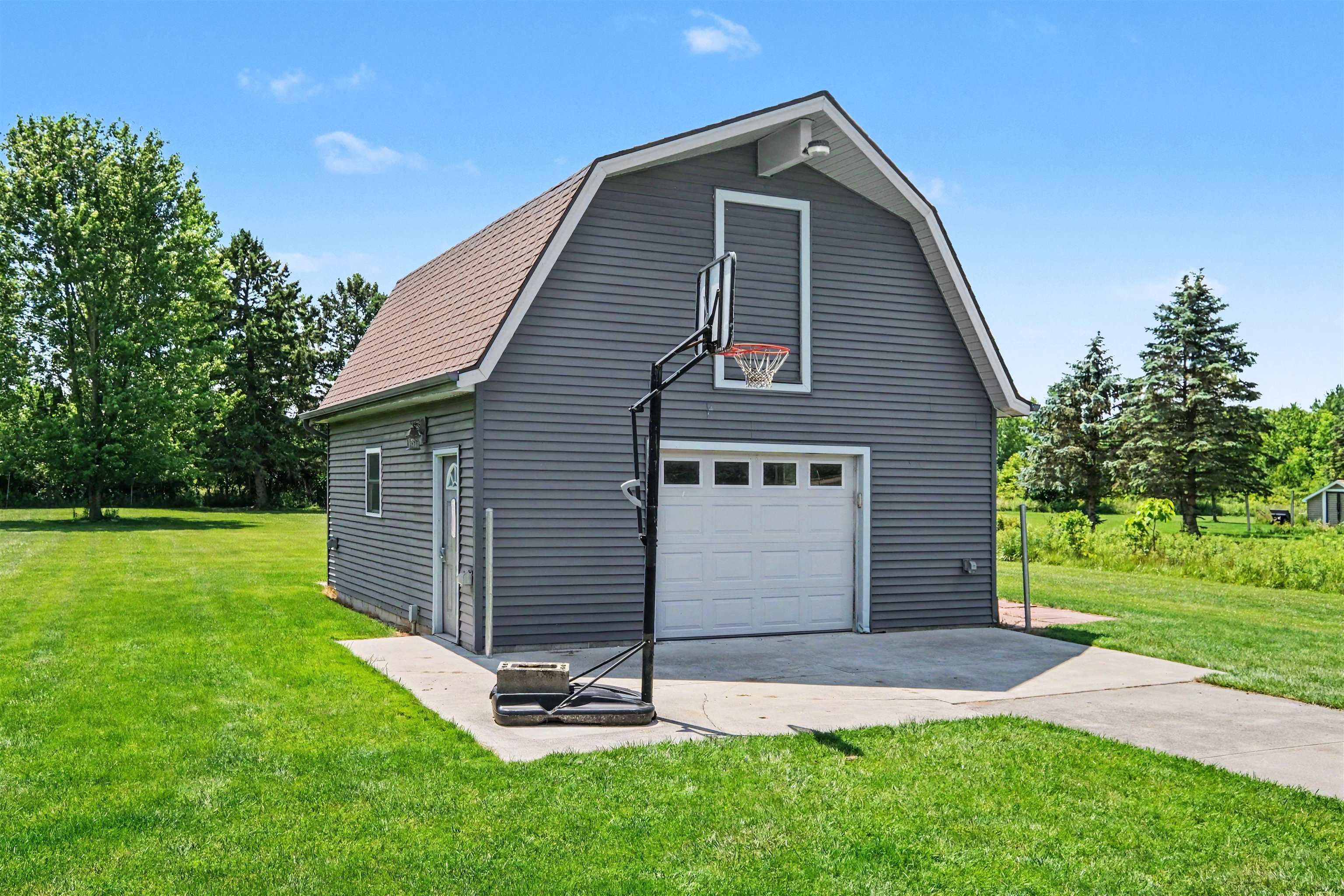 8155 Corunna Road Flint, MI 48532 - Photo 4 of 36