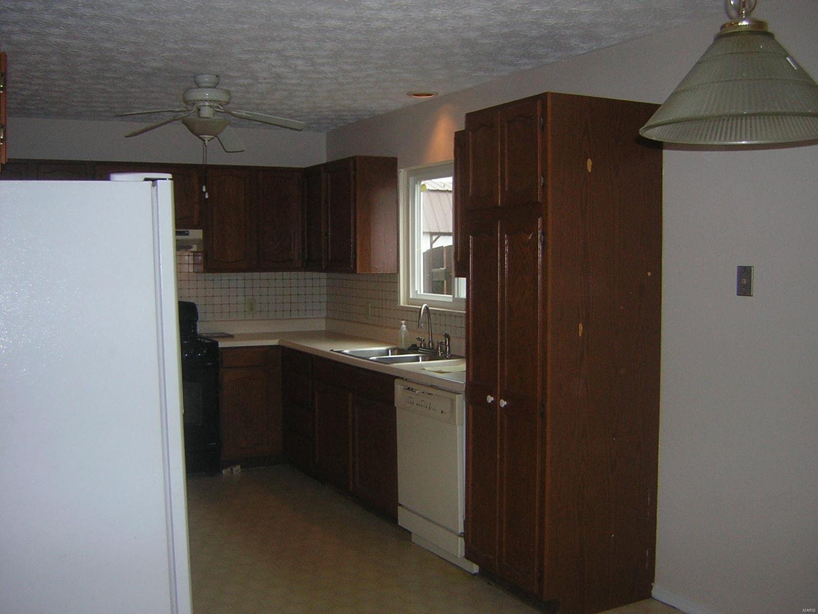 117 Rio Verde Drive Belleville, IL 62221 - Photo 6 of 10 Gallery Image 6