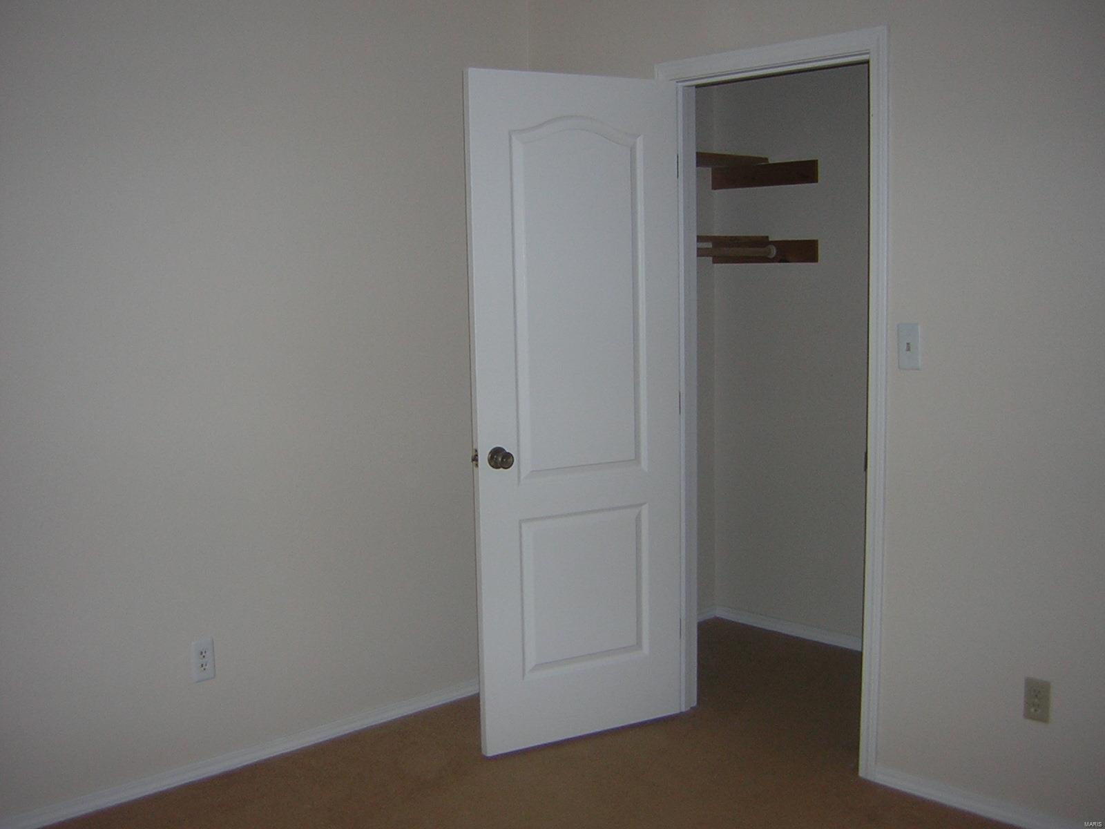 117 Rio Verde Drive Belleville, IL 62221 - Photo 8 of 10 Gallery Image 8